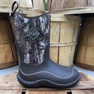 boys muck boots size 7